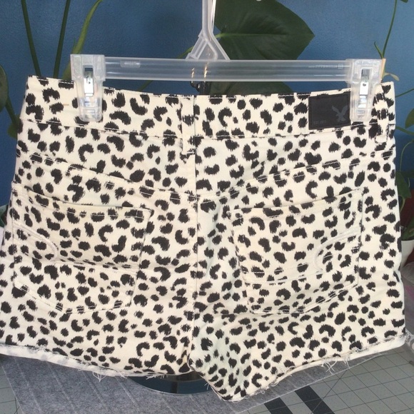American Eagle Animal Print Shorts - Picture 2 of 10